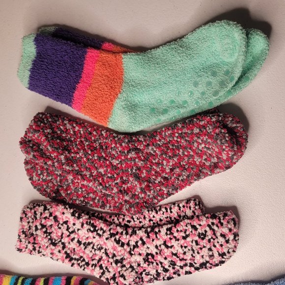 5 pairs fuzzy socks! - Picture 2 of 2